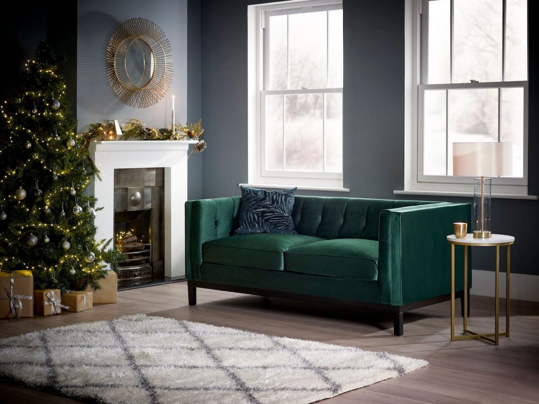 Living it Up has a selection of stunning sofas decorated perfectly with a Christmas theme, showing you how you can update your home Christmas with just a few easy touches.