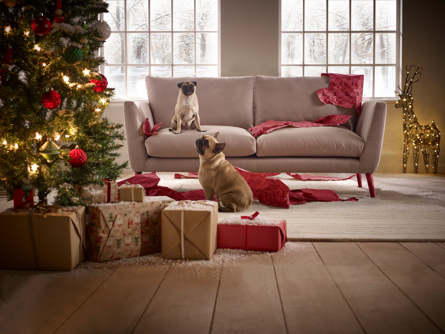 Decorate your living room for Christmas with Living it Up - ELMUMS